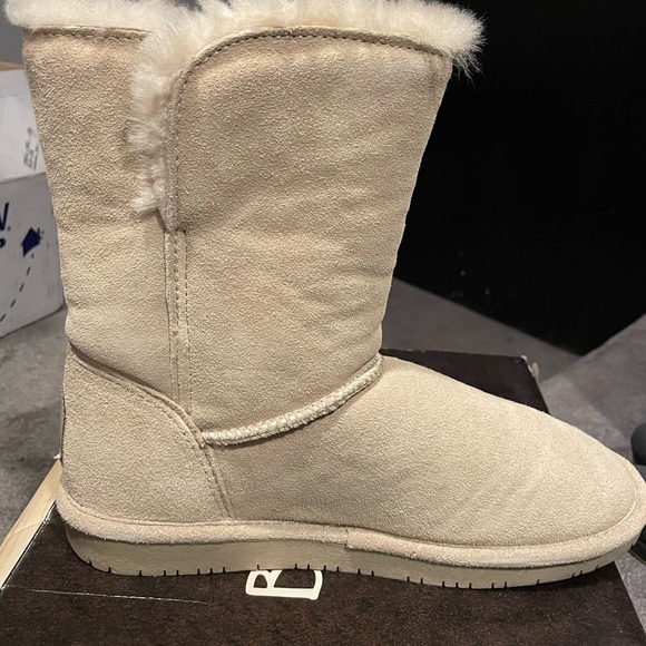 Bearpaw Abigail Boots with Box - Picture 6 of 7